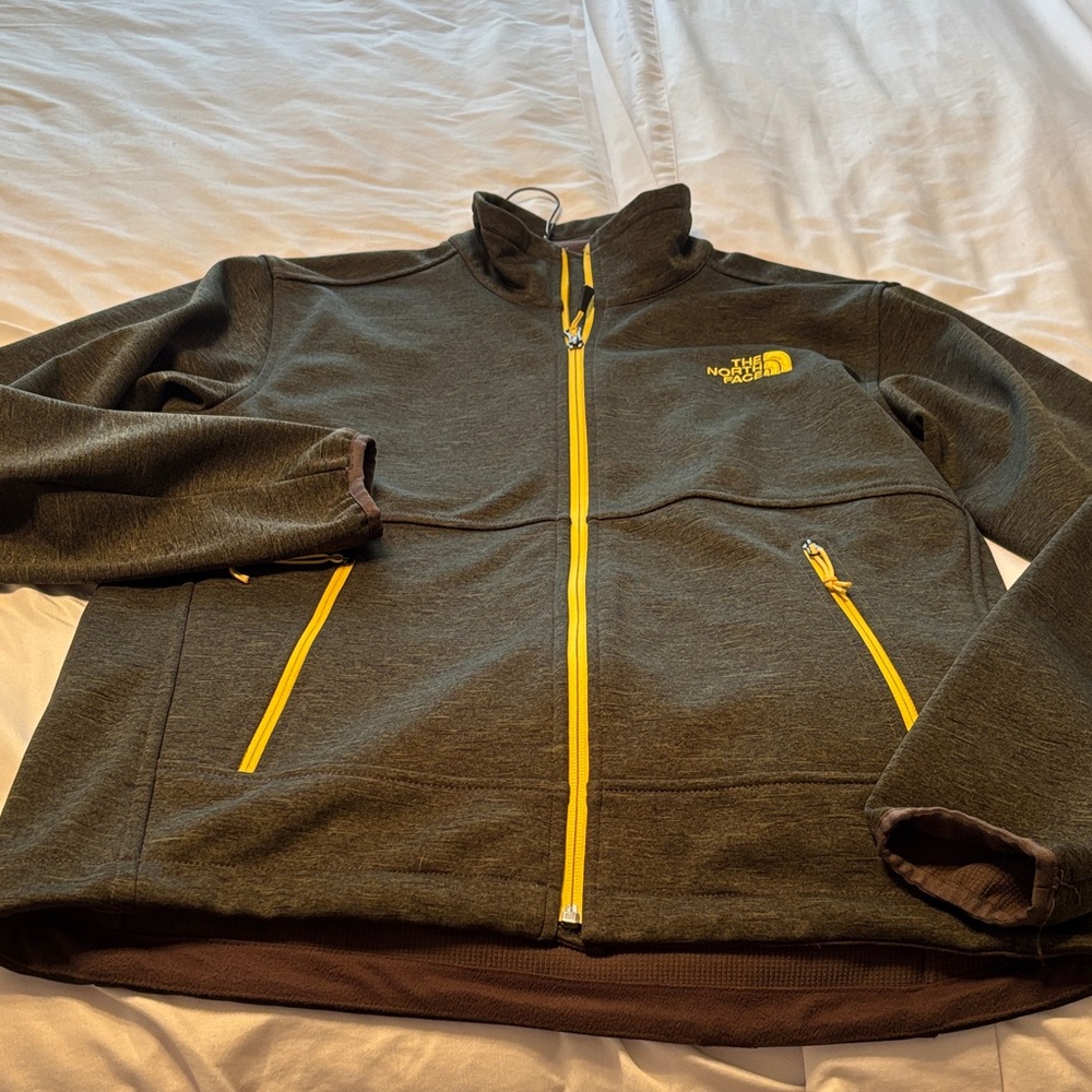 The North Face Men’s Full Zip Jacket front and back emblem or Women’s too!!!